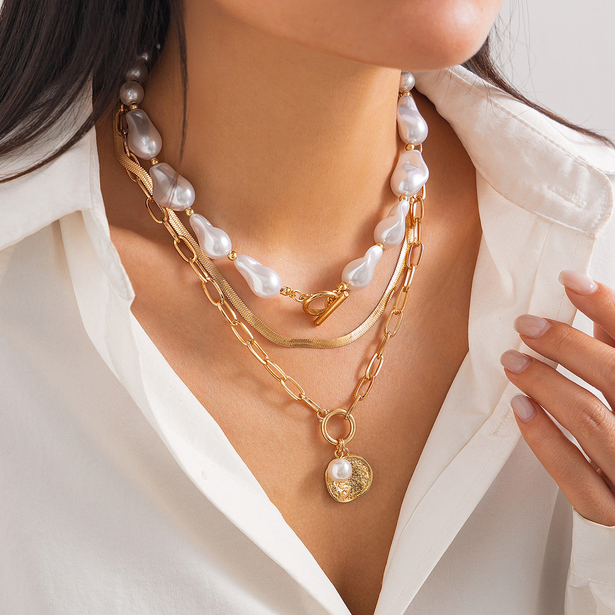 Pearl collarbone chain circular pendant multi-layer necklace